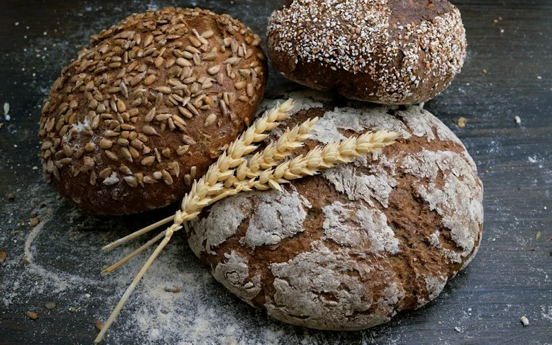 Bookkeeping and margin calculation for Canadian artisanal bakery and pastry shop